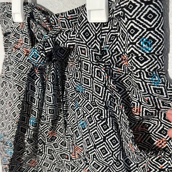 Apt. 9 self belted soft fabric high waisted short - Picture 3 of 7